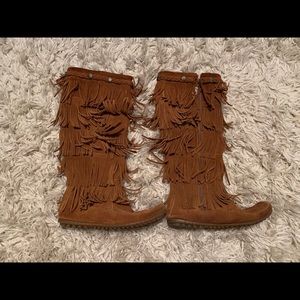 Minnetonka 5 layer fringe boot